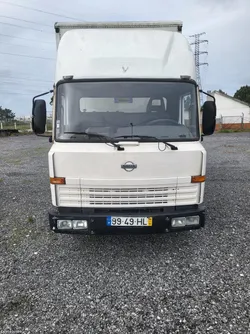 Nissan  3000 cilindrada ligeira bom estado pneus novos