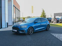 Ford FOCUS ST 280 GPS KEYLESS SYSTEME HIFI B&O SELLERIE RECARO CHAUFFANTS FEUX FULL LED LANE ASSIST PARE BRISE ET VOLANT CHAUFFANTS JANTES ALU 19′