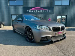 BMW SERIE 5 M550d Pack MHARMAN KARDON/SIEGES CHAUFFANTS AV/AR/CAMERA DE RECUL/TOIT OUVRANT PANORAMIQUE/ATTELAGE ELECTRIQUE