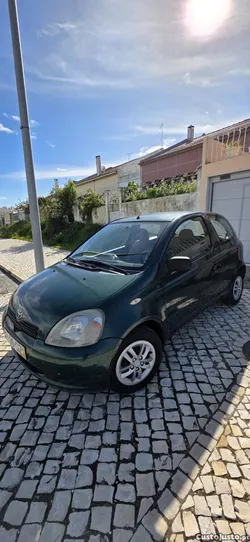 Toyota Yaris 1.0 VVT-i só tem 2 Donos