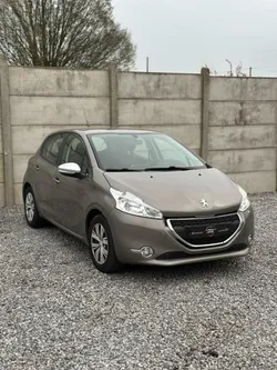 Peugeot 208 ESSENCE