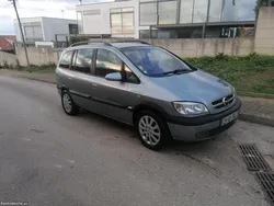 Opel Zafira 2.2dti com avaria