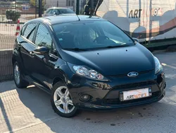 FORD FIESTA 1.25i 82 ch Finition TITANIUM / CLIMATISATION / SIEGES CHAUFFANTS / BLUETOOTH / PREMIERE MAIN BIEN ENTRETENUE