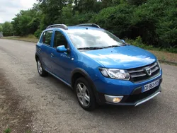 Superbe sandero tce stepway prestige - 90 cv-clim-gps-attelage-carnet