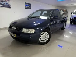 Audi A3 1.6 SPORT 183110 KMS A/C AUTOMÁTICO NACIONAL REVISÕES OCASIÃO