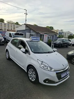PEUGEOT 208 1,6 HDI 100 PREMUIM PACK 2017 208KMS 1èreMAIN 3990E TVA RÉCUPÉRABLE