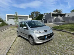 Peugeot 107 1.0 gasolina extremamente novo