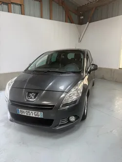 Peugeot 5008 – 7 places – Boîte automatique