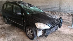 Toyota Avensis Verso (Clm20)-7L