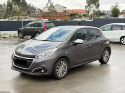 Peugeot 208 Signature 1.2 Puretech