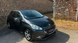 Peugeot 208 1.2 VTi Allure 5p -- 83 980 Km -- Suivi Complet -- Courroie de distribution neuve -- Idéale jeune conducteur -- Garantie 1 Ans