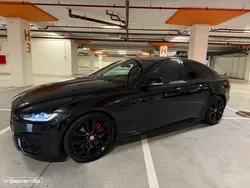 Jaguar XE 2.0 D200 R-Dynamic Black