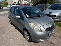 Toyota yaris d-4d pack les bleus couleur gris