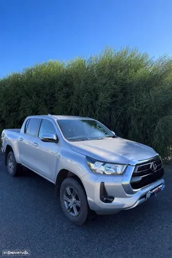 Toyota Hilux 2.4 D-4D 4WD CD CM Aut.