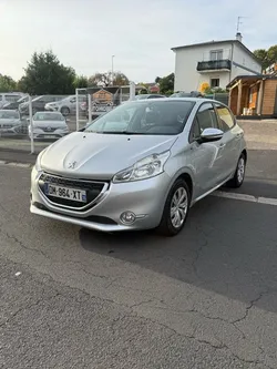 PEUGEOT 208 STYLE 1.2 PURETECH 82 CH Très bel état – Nombreuses factures d’entretien – Distribution remplacée chez Peugeot