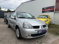 Renault Clio 1.2 Essence 75ch. Faible kilométrage – Climatisation/ Régulateur de vitesse, double des clés, roue de secours … Très bien entretenu, nombreuses factures. CT OK