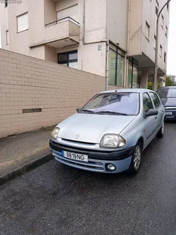 Renault Clio em bom estado