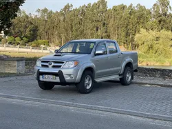 Toyota Hilux Tracker