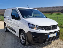 Peugeot Partner 1.5l BlueHDI 100cv Asphalt Pack CU1000kg / 1ère Main / 3 places / Carnet Entretien / TVA Récupérable – 9160 HT – 10990 TTC