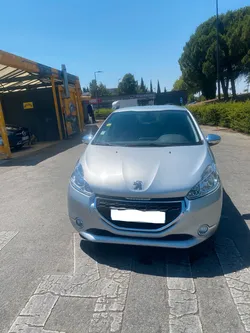 Peugeot 208 1.4 hdi style 68 cv 5 portes