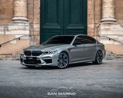 BMW M5 Competition F90 4.4 V8 625CH Xdrive M Steptronic Frozen Grey - Seconde Main, Toit Ouvrant, Soft Close, 360°, Sièges Massants Chauffants Ventilés, Echappement Sport M, HUD, Alcantara - Serie 5