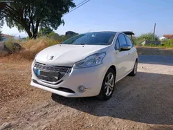 Peugeot 208 style imaculado