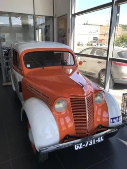 Renault Juvaquatre ESSENCE