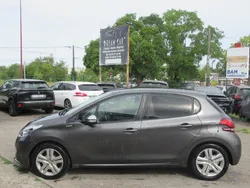 Peugeot 208 1.2 vti 82 ch style , 110000 km ,bel etat