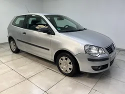 VOLKSWAGEN POLO 1.4 75 CV BOITE AUTO Vous ne lisez pas l'annonce entièrement on ne répond pas aux questionsO