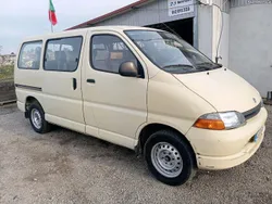 Toyota HiAce 9 lugares