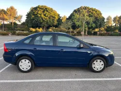 FORD Focus Sedán 1.6 Ghia 115