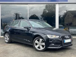 Audi A3 Sportback Ambition 1.6 TDI 105cv / RÉGULATEUR ET LIMITEUR DE VITESSE / BLUETOOTH / CLIMATISATION AUTOMATIQUE BI-ZONE