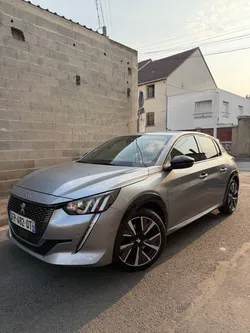 Peugeot 208 gt line 100ch full options première mains