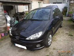 206 1.4 essence noire 3 portes 2200 euros