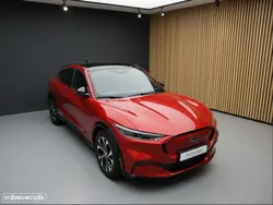 Ford Mustang Mach-E Alargada