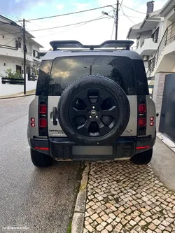 Land Rover Defender 110 D240