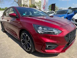 Ford Focus LIM. ST-LINE+PDC+KAMERA+SOS+SITZHEIZUNG+BC 182 CH BVM - VOLANT EN CUIR