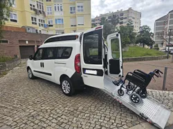 Opel Combo 1.6 D Com Rampa Para Cadeira Rodas / Mobilidade Reduzida