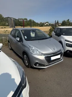 Peugeot 208 1.6 hdi 75 ch Business GPS led CarPlay