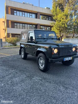 Land Rover Defender 90 SW 2.4 CRD S