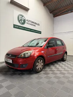 Ford Fiesta • 5 Portes • Essence • Climatisation