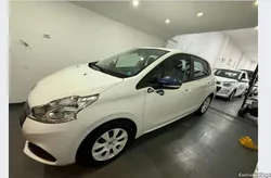 Peugeot 208 208