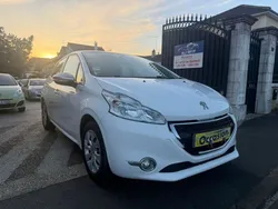 Peugeot 208 1.2 vti 82ch/ distribution neuf / gara