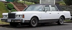 Lincoln Town Car Generation 1