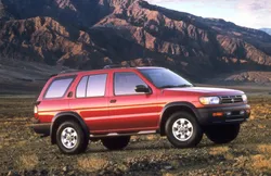Nissan Pathfinder Generation 1