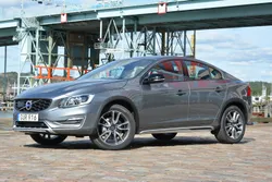Volvo S60 Cross Country Generation 1