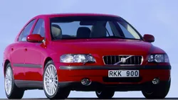 Volvo S60 Generation 1 (facelift 2004)