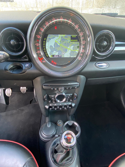 MINI John Cooper Works 211