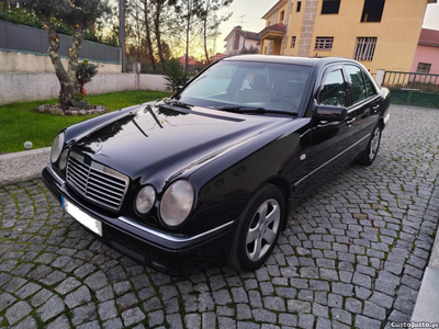 Mercedes-Benz E 300 TD Elegance 177 Cv 4 Pts