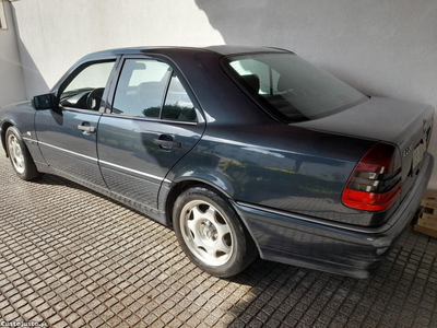 Mercedes-Benz C 220 turbo diesel cdi